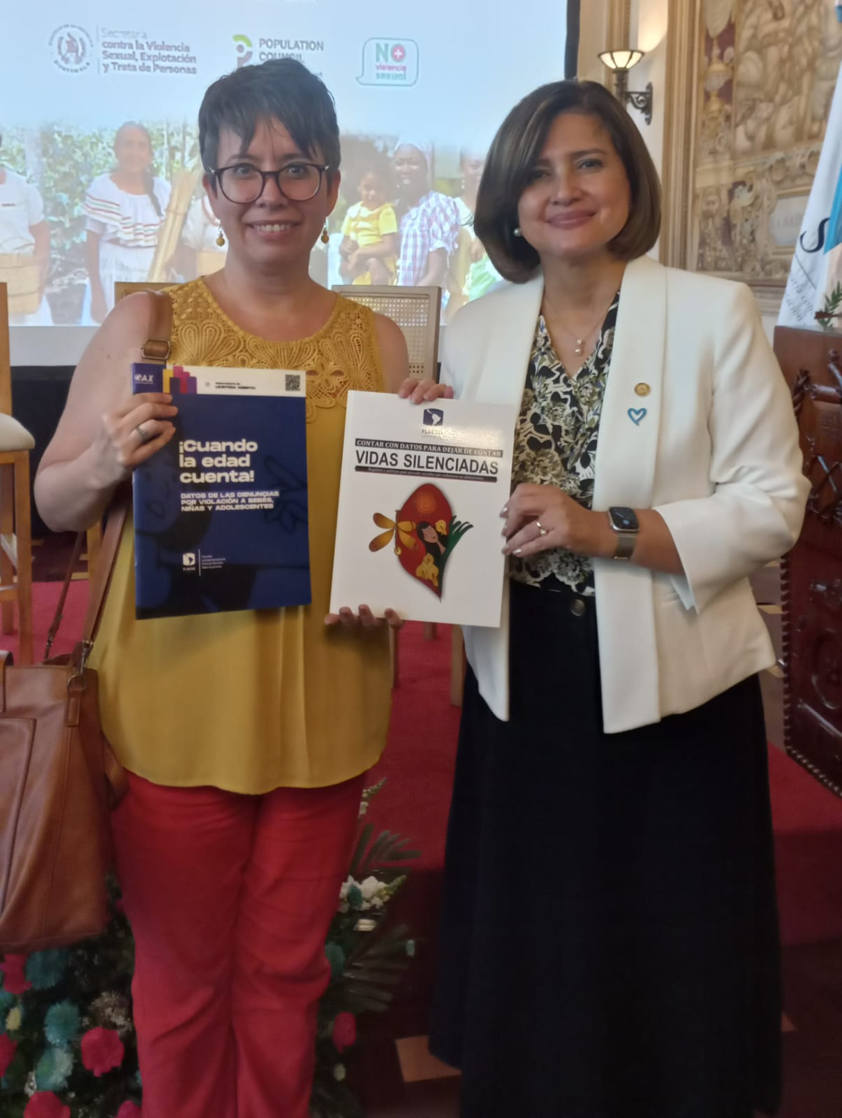 Entrega de investigaciones a la Vicepresidenta de Guatemala